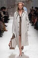 トッズ 2026年春夏ウィメンズコレクション - 開放的に、プレイフルに着こなすレザー｜写真19