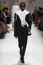 トッズ 2026年春夏ウィメンズコレクション - 開放的に、プレイフルに着こなすレザー｜写真20