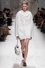 トッズ 2026年春夏ウィメンズコレクション - 開放的に、プレイフルに着こなすレザー｜写真22