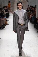 トッズ 2026年春夏ウィメンズコレクション - 開放的に、プレイフルに着こなすレザー｜写真23