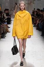 トッズ 2026年春夏ウィメンズコレクション - 開放的に、プレイフルに着こなすレザー｜写真24