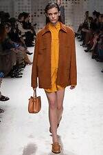 トッズ 2026年春夏ウィメンズコレクション - 開放的に、プレイフルに着こなすレザー｜写真28