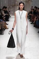 トッズ 2026年春夏ウィメンズコレクション - 開放的に、プレイフルに着こなすレザー｜写真29