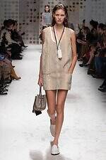 トッズ 2026年春夏ウィメンズコレクション - 開放的に、プレイフルに着こなすレザー｜写真30