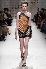 トッズ 2026年春夏ウィメンズコレクション - 開放的に、プレイフルに着こなすレザー｜写真39