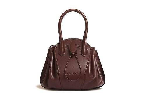 マルニの“チューリップ”着想レザーバッグ「チューリペア」蕾が花開くようなギャザー入り丸みシルエット