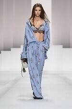 ドルチェ＆ガッバーナ 2026年春夏ウィメンズコレクション - ドレスのように着飾るパジャマルック｜写真1