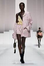 ドルチェ＆ガッバーナ 2026年春夏ウィメンズコレクション - ドレスのように着飾るパジャマルック｜写真9