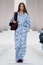 ドルチェ＆ガッバーナ 2026年春夏ウィメンズコレクション - ドレスのように着飾るパジャマルック｜写真22