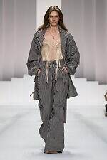 ドルチェ＆ガッバーナ 2026年春夏ウィメンズコレクション - ドレスのように着飾るパジャマルック｜写真36