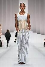 ドルチェ＆ガッバーナ 2026年春夏ウィメンズコレクション - ドレスのように着飾るパジャマルック｜写真37