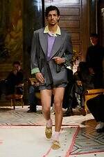 オニツカタイガー×ヴェルサーチェの26年春シューズ、“メデューサ”付きスニーカー＆ローファー｜写真9