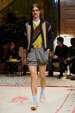 オニツカタイガー×ヴェルサーチェの26年春シューズ、“メデューサ”付きスニーカー＆ローファー｜写真11