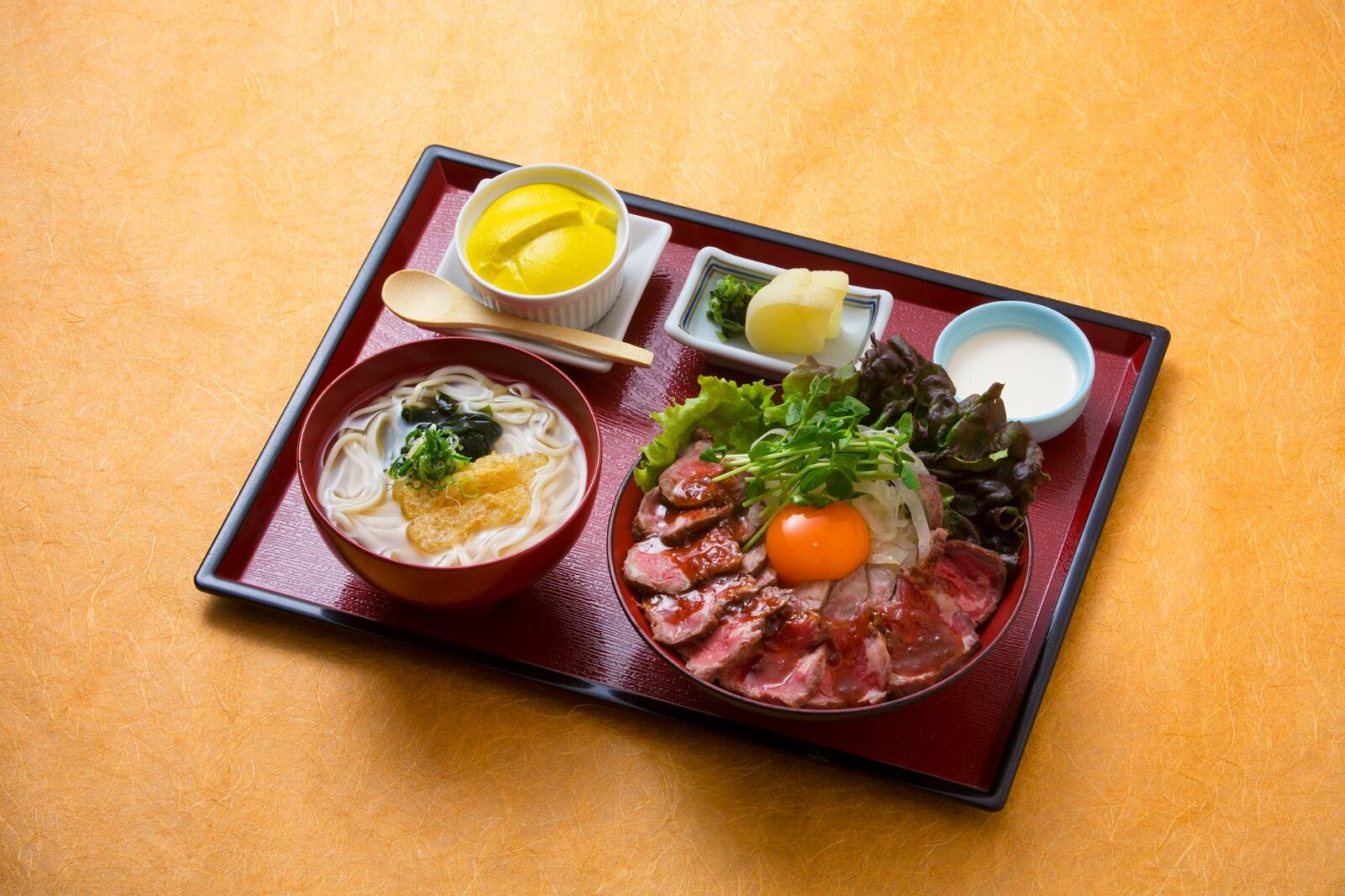 阪急うめだ本店“お月見スイーツ”、淡いピンクのうさぎ餅＆満月モチーフのパッションムースなど｜写真16