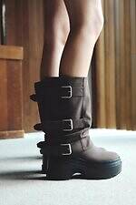 ザ・トゥー“宮殿の犬”セーター＆バラの花びら風ペプラムカーディガン｜写真9