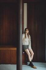 ザ・トゥー“宮殿の犬”セーター＆バラの花びら風ペプラムカーディガン｜写真7