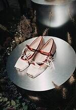 ジミー チュウ26年春“花柄レース”のパンプスやスニーカー、柔らかパステルカラーで｜写真24