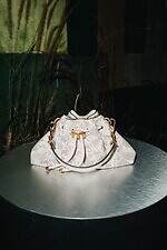 ジミー チュウ26年春“花柄レース”のパンプスやスニーカー、柔らかパステルカラーで｜写真23