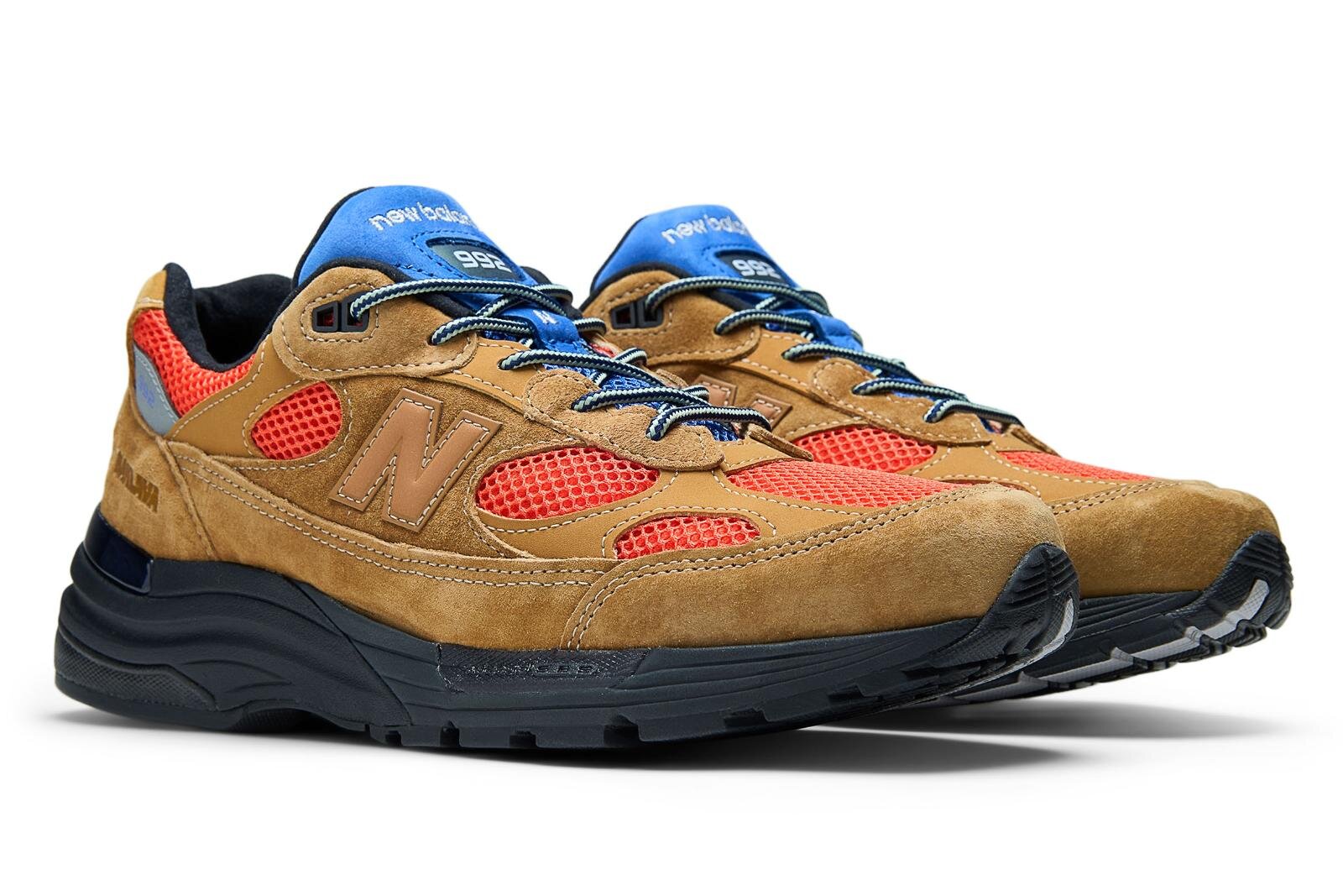 ニューバランス“虎の瞳”カラーのUSA製「992」メンズスニーカー、アクション ブロンソンとコラボ