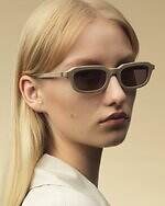 イッセイ ミヤケ アイズの”木目調”アイウェア、ナチュラルなベージュカラーで｜写真7