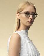 イッセイ ミヤケ アイズの”木目調”アイウェア、ナチュラルなベージュカラーで｜写真1