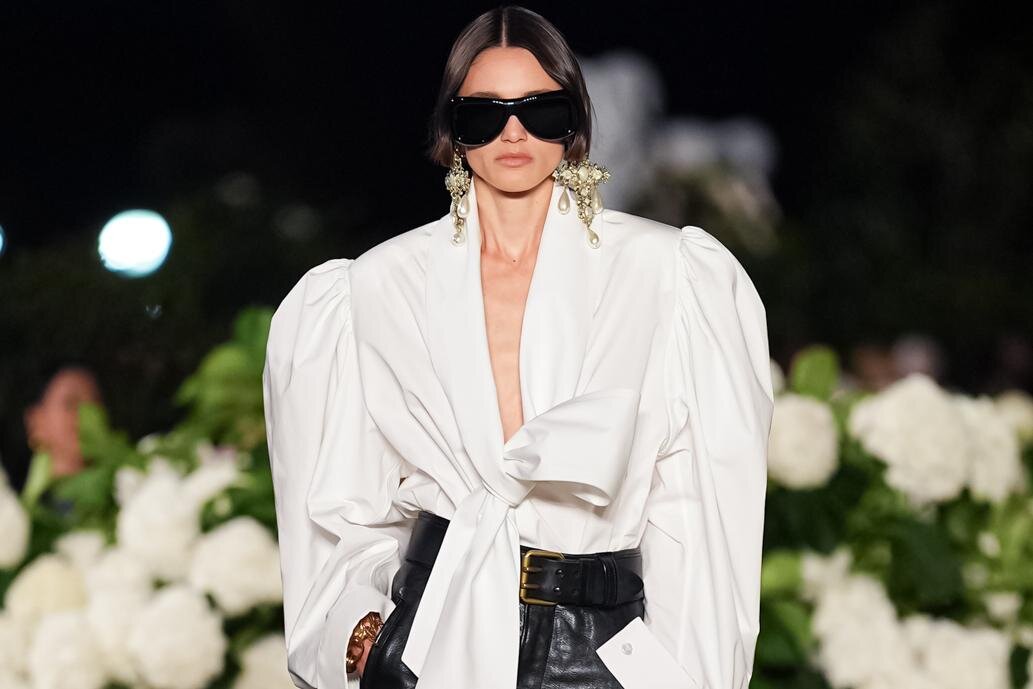 サンローラン 26年春夏ウィメンズコレクション - 強さとフェミニティの二重奏