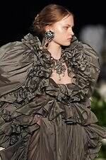 サンローラン 26年春夏ウィメンズコレクション - 強さとフェミニティの二重奏｜写真70