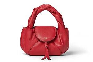 フェンディのバッグ「フェンディ スパイ」ツイストハンドルのふっくらミニサイズ