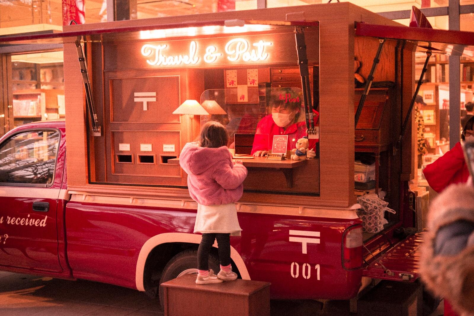 横浜赤レンガ倉庫25年クリスマスマーケットにドイツ料理や雑貨集結、巨大ツリーやイルミネーションも｜写真20