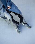 スイコック×エフシーイーの“防水透湿”ジップスニーカー、スエードの異素材アッパーで｜写真18