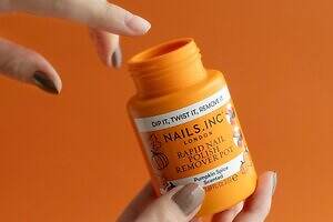 ネイルズ インク25年秋“パンプキンスパイス”香るポット型リムーバー、くるくる指を回して簡単オフ