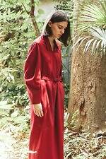 アキラナカ"ベロア×プリーツ"ドレスやレザーベルト付きジャージードレス、伊勢丹新宿店で｜写真4