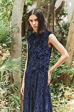 アキラナカ"ベロア×プリーツ"ドレスやレザーベルト付きジャージードレス、伊勢丹新宿店で｜写真8