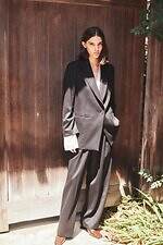 アキラナカ"ベロア×プリーツ"ドレスやレザーベルト付きジャージードレス、伊勢丹新宿店で｜写真2