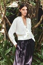 アキラナカ"ベロア×プリーツ"ドレスやレザーベルト付きジャージードレス、伊勢丹新宿店で｜写真11