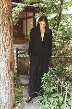 アキラナカ"ベロア×プリーツ"ドレスやレザーベルト付きジャージードレス、伊勢丹新宿店で｜写真1