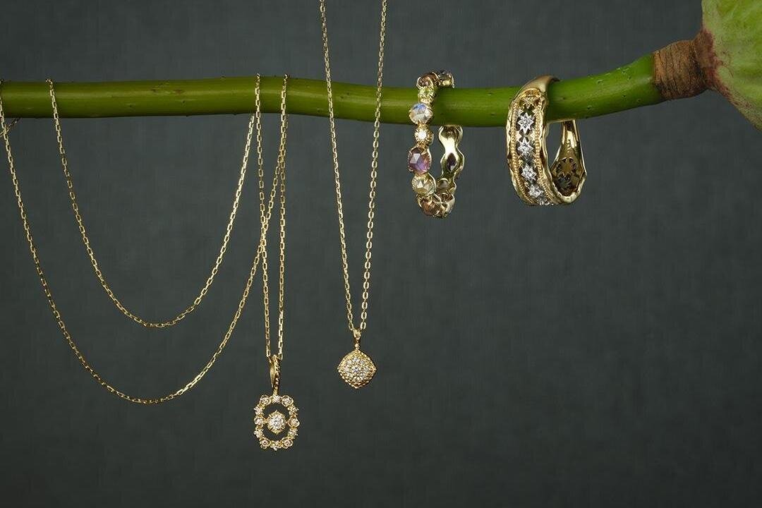 「おしゃれな2025年冬ブランドジュエリー」普段使いアクセサリーから憧れ高級ジュエリーまで