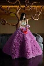 トモ コイズミ初のウェディングドレス、華やかなラッフルのふんわりシルエット｜写真3