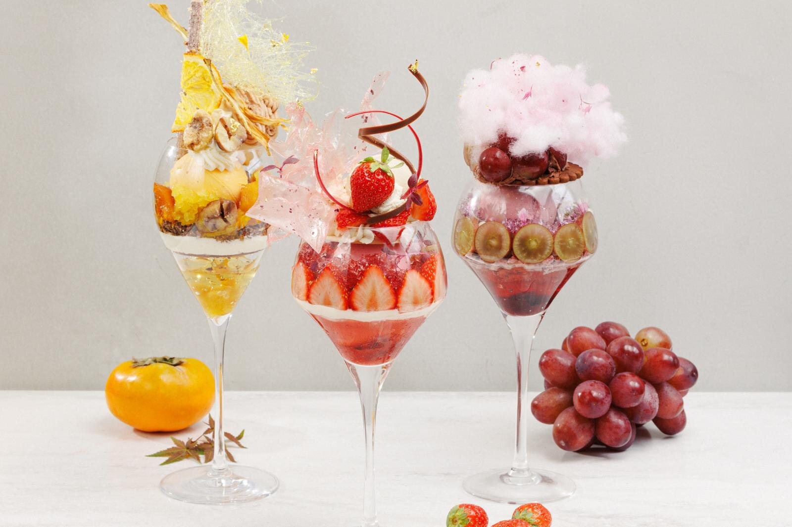 ストロベリーパフェ｜サロン ベイクアンドティーがアトレ恵比寿に、まるで"紅葉"秋苺パフェ＆綿菓子のせたブドウパフェ