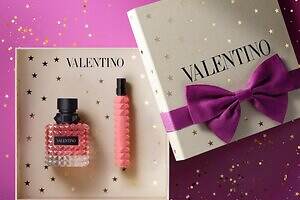 ヴァレンティノ ビューティ25年クリスマスコフレ、スタッズ付き香水「ボーン イン ローマ」現品セット