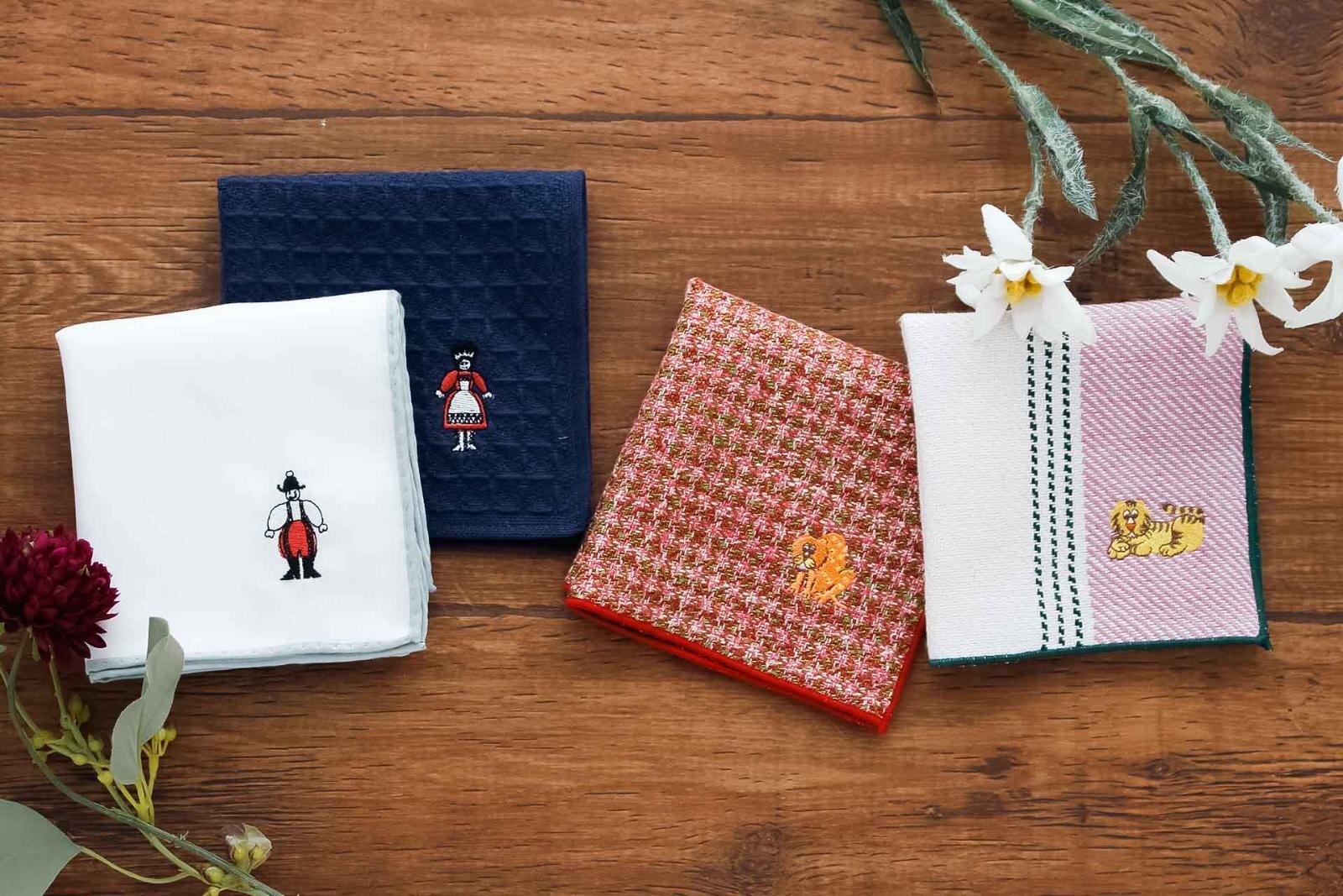 各種モチーフ刺繍 990円＋ハンカチ代