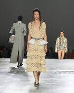 ドリス ヴァン ノッテン 2026年春夏コレクション - 気ままな波の戯れ｜写真15