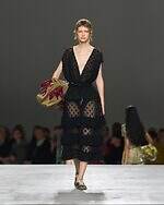 ドリス ヴァン ノッテン 2026年春夏コレクション - 気ままな波の戯れ｜写真23