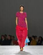 ドリス ヴァン ノッテン 2026年春夏コレクション - 気ままな波の戯れ｜写真51