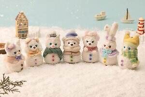 ダッフィー＆フレンズ“雪遊び”モチーフのグッズ・メニュー、雪だるまのぬいぐるみチャームなど