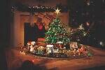レゴブロックの25年クリスマスオブジェ、“部屋が現れる”ツリー型オブジェ＆煙突が揺れる列車｜写真5