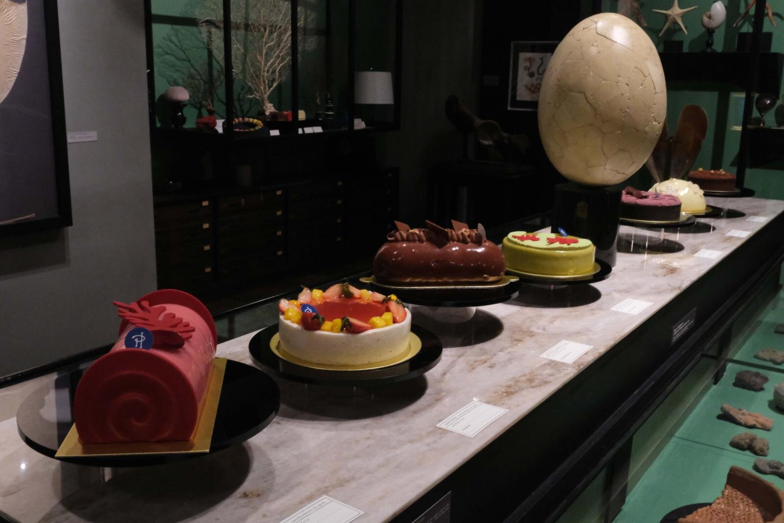 ピエール・エルメ・パリ“深海”着想クリスマスケーキ25年、バラやライチ香る珊瑚モチーフのケーキなど｜写真13