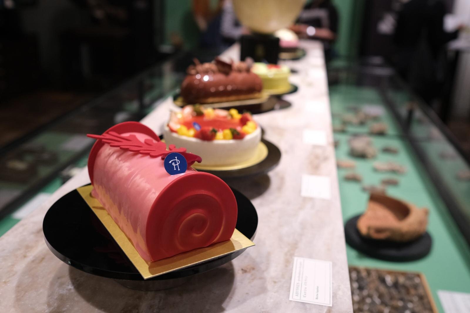 ピエール・エルメ・パリ“深海”着想クリスマスケーキ25年、バラやライチ香る珊瑚モチーフのケーキなど｜写真13