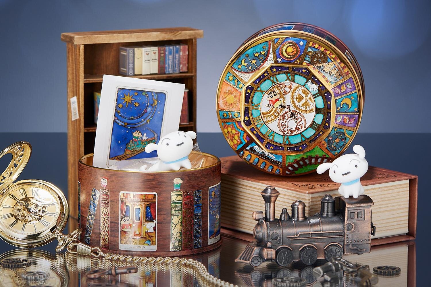 青山デカーボ『クレヨンしんちゃんトレイン缶』“魔法の列車と宇宙の旅”テーマのクッキー缶