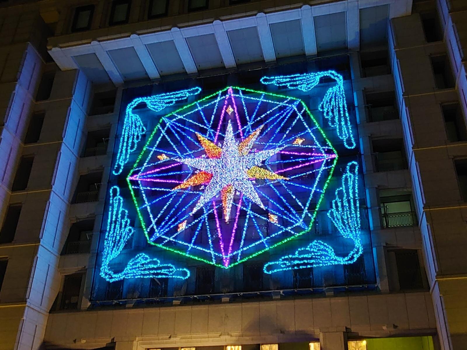 大阪市役所正面イルミネーションファサード ※過去の様子